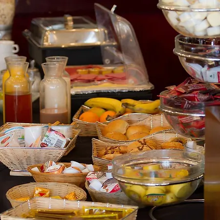 艾姆巴萨德洛酒店 3*